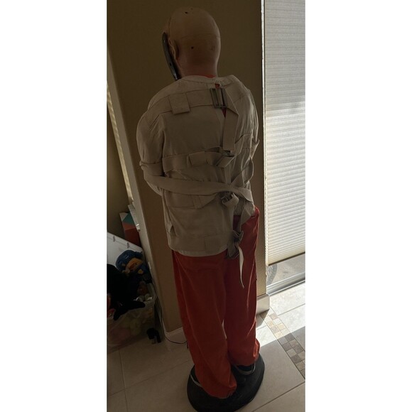 Dr. Hannibal Lecter Life Size Animatronic - Silence Lambs - Gemmy Industries - - Picture 6 of 6